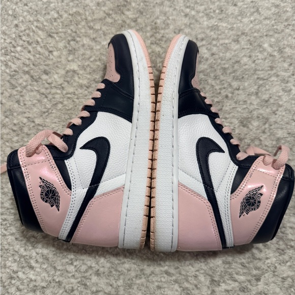 Nike Air Jordan 1 Retro OG Bubblegum Pink and Navy High-Top Sneakers Womens 8 - Picture 4 of 7